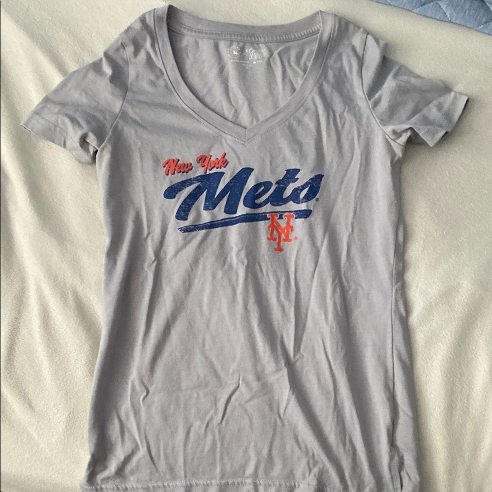 Gray Fitted V-Neck Short Sleeve Tee